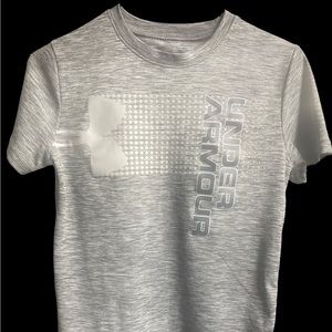 UA boys grey MD short sleeve shirt